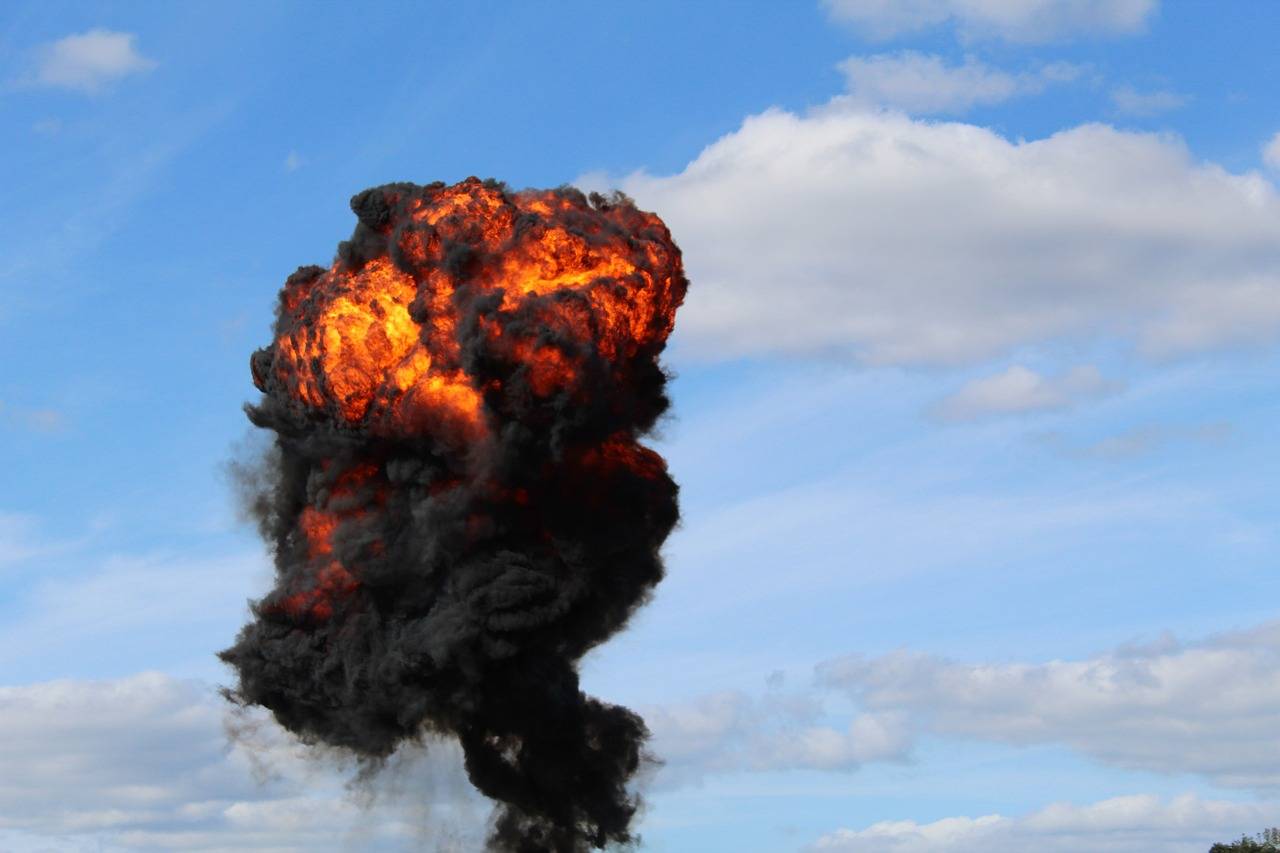 The leak was caused by the gas cylinder that was not properly closed, resulting in uncontrolled gas pressure release and a spillage of about seven litres of ammonia.- For illustration purpose