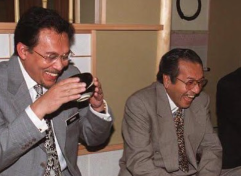 Prime Minister Datuk Seri Anwar Ibrahim today extended his birthday greetings to former Prime Minister Tun Dr Mahathir Mohamad, who turns 101. Photo: Instagram/@anwaribrahim_my