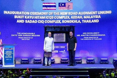 Prime Minister Datuk Seri Anwar Ibrahim, alongside his Thai counterpart Anutin Charnvirakul, officiated the Opening Ceremony of the New Road Alignment linking the Bukit Kayu Hitam Immigration, Customs, Quarantine and Security (ICQS) Complex with the Sadao Customs, Immigration and Quarantine (CIQ) Complex in Thailand. - BERNAMA photo