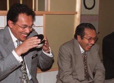 Prime Minister Datuk Seri Anwar Ibrahim today extended his birthday greetings to former Prime Minister Tun Dr Mahathir Mohamad, who turns 101. Photo: Instagram/@anwaribrahim_my