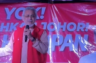 Khalid speaking at  Pakatan Harapan's Ceramah at Cedar Point Food Centre tonight. (SINAR DAILY PHOTO) 