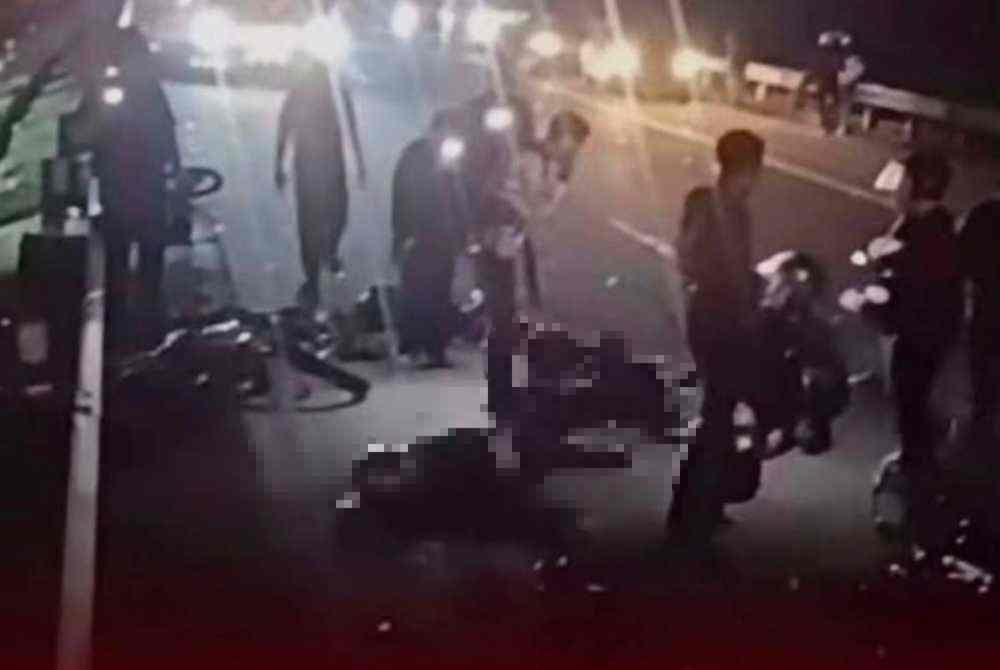 Four Yamaha RX-Z riders were killed in a crash involving 12 motorcycles and a car at KM246.4 of the East Coast Expressway (LPT) towards Kemaman early on Saturday.
