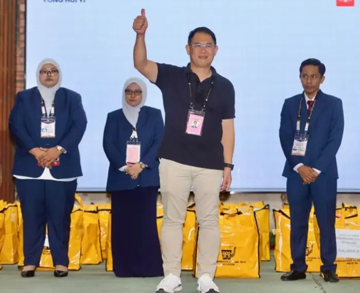 Barisan Nasional has retained the Yong Peng state seat after MCA's Ling Tian Soon defeated Pakatan Harapan's Yong Hui Yi by a 4,603-vote majority.