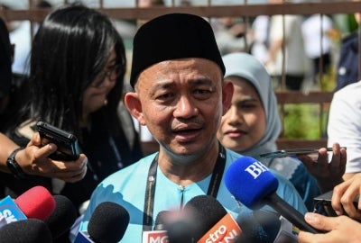 Pakatan Harapan candidate for Puteri Wangsa Dr Maszlee Malik talking to journalists after submitting his documents on Nomination Day for Johor State Election on June 27 at Dewan Besar Sekolah Menengah Kebangsaan Bandar Dato' Onn. (BERNAMA PHOTO)