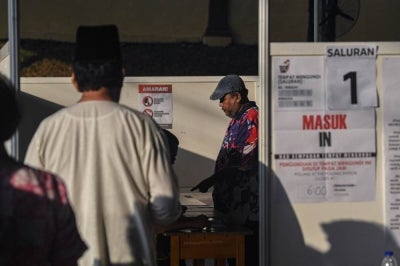 Johor voters head to the polls today in an election that is shaping up to be less a contest over who will form the next state government and more a test of how dominant a mandate Barisan Nasional (BN) can secure. Photo by Bernama