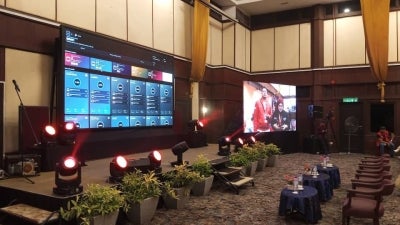Screen showing PH results at the coalition's command centre. (SINAR HARIAN PHOTO)