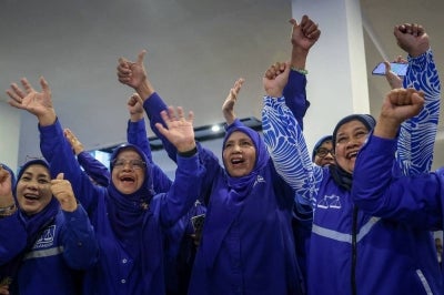 Barisan Nasional (BN) candidate Muszaide Makmor secured a resounding victory in the Sedili state seat. Photo by Bernama