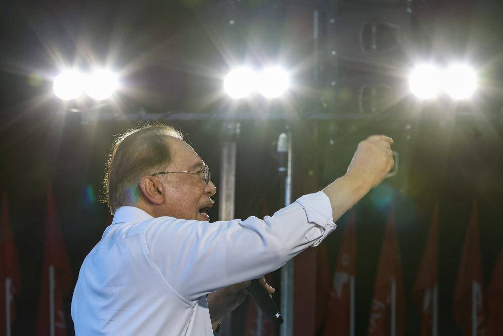 Johor polls: Anwar congratulates BN on retaining mandate