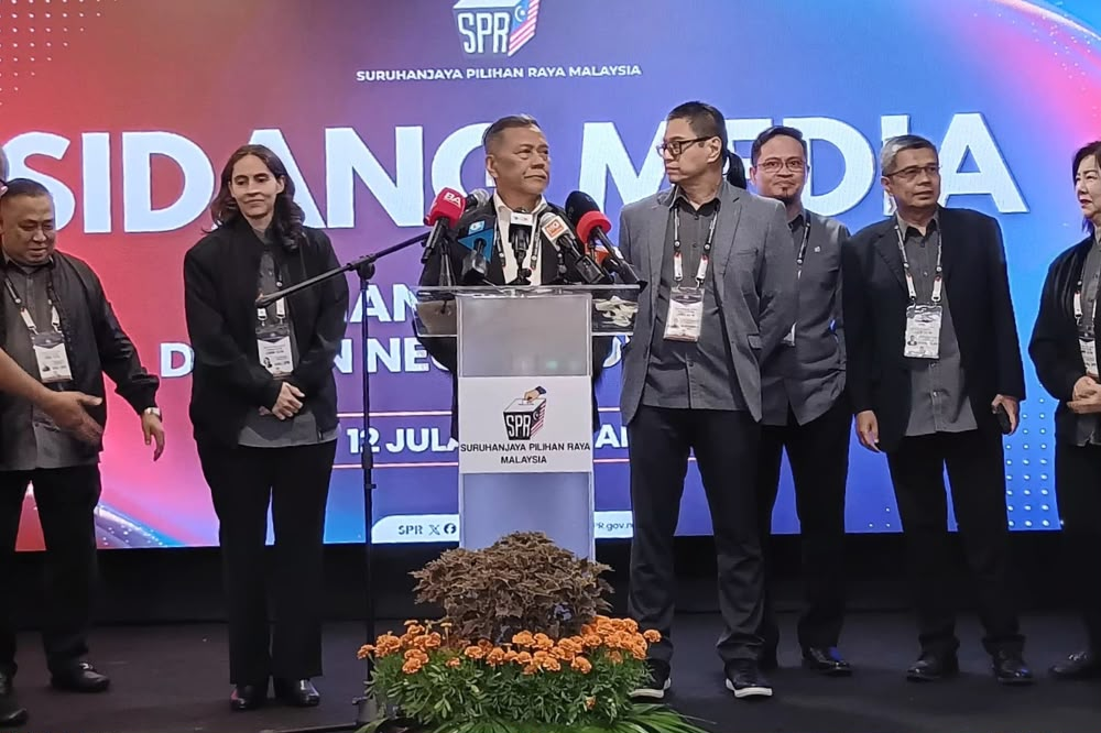 EC chairman Datuk Seri Ramlan Harun announced the official results during a press conference at the Sultan Ismail Building in Kota Iskandar.