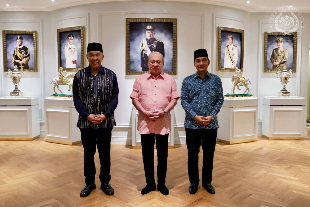 The King, His Majesty Sultan Ibrahim, granted an audience to BN chairman Datuk Seri Ahmad Zahid Hamidi at Istana Pasir Pelangi today. - Photo: officialsultanibrahim / FACEBOOK