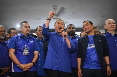 Barisan Nasional chairman Datuk Seri Ahmad Zahid Hamidi (centre) delivering his speech on the unofficial results of the Johor state election at the Johor Umno Liaison Committee building, yesterday. - Photo by Bernama