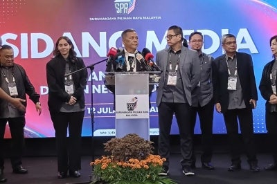 EC chairman Datuk Seri Ramlan Harun announced the official results during a press conference at the Sultan Ismail Building in Kota Iskandar.