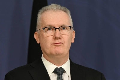Home Affairs Minister Tony Burke announced on July 13 that the Australian government will phase out traditional paper incoming passenger cards in favour of a digital system for all international arrivals over the next 18 months. AFP photo.