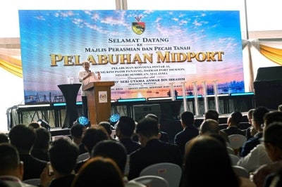Prime Minister Datuk Seri Anwar Ibrahim speaking at the Official Launch and Groundbreaking Ceremony of Midport. BERNAMA photo