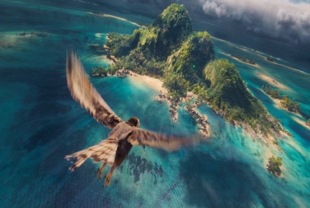 The film instantly puts you in a vacation and holiday mood, boasting an abundance of nature, towering palm and coconut trees, and of course, the breathtaking beauty of the ocean.