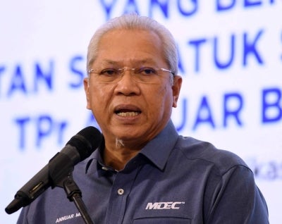 Bersatu's decision to contest the Negeri Sembilan election using its own logo indicates that it has chosen to part ways with Perikatan Nasional (PN), says Tan Sri Annuar Musa. Photo by Bernama