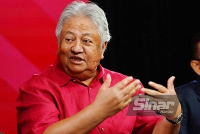  Former Minister in the Prime Minister's Department (Legal Affairs), Datuk Zaid Ibrahim, has claimed that the actions of the founder of Network School in Forest City, who sought assurances from the government, reflected an arrogant attitude.
