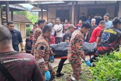 Three people, including two boys, drowned while another boy survived after they were swept away by strong currents during a water surge phenomenon at Taman Eko Rimba Sungai Sedim near Kulim today. 