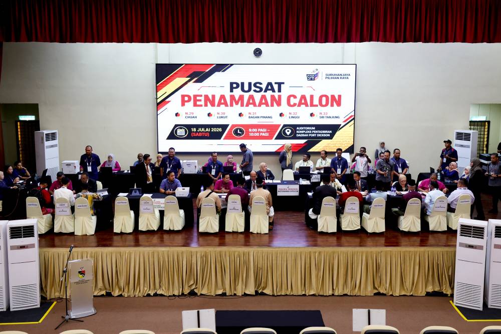 
Candidates for the N29 Chuah, N30 Lukut, N31 Bagan Pinang, N32 Linggi and N33 Sri Tanjung state constituencies (DUN) attend the candidate nomination process in conjunction with the 16th Negeri Sembilan State Election at the Port Dickson District Administrative Complex today. BERNAMA photo