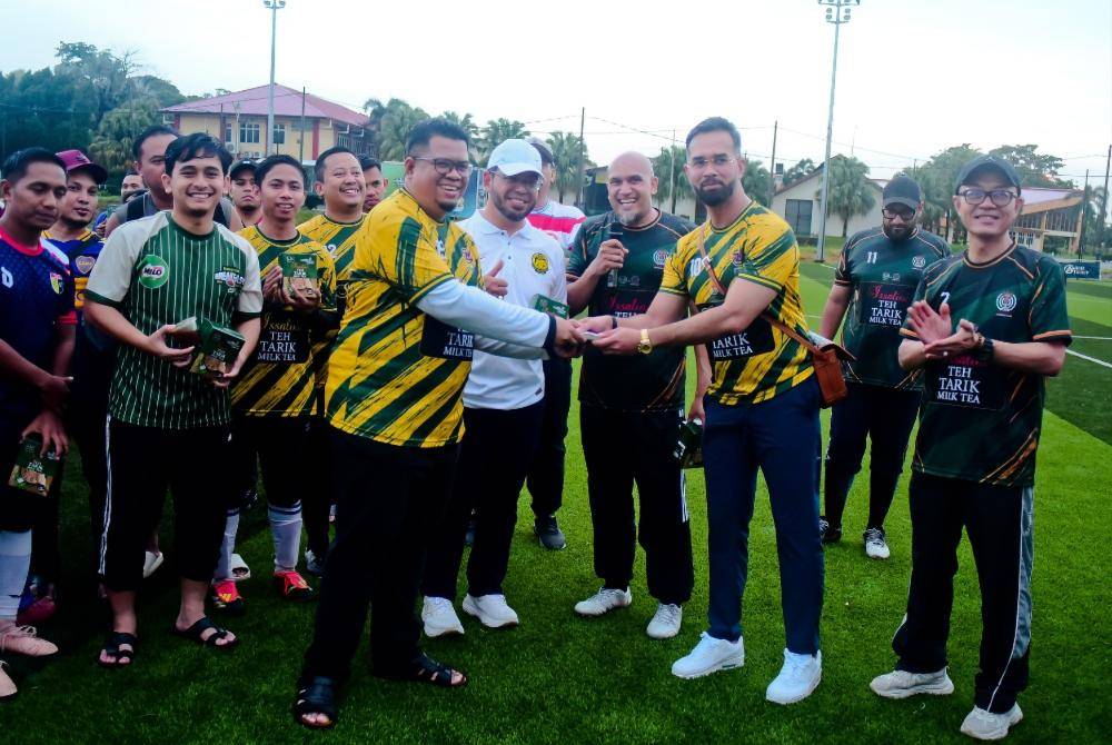 Radio United and Menteri Agama FC’s friendly match brought together broadcasters, government representatives and public figures to promote unity, sportsmanship and healthy living.