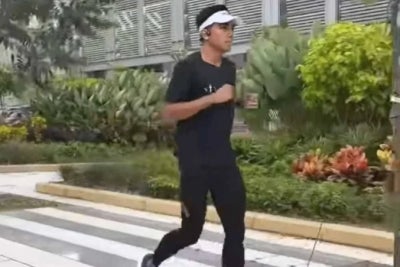 Muar Member of Parliament (MP) Syed Saddiq Syed Abd Rahman today succesfully completed his 170-kilometre "Larian Kesyukuran” (Gratitude Run) at Laman Maharani here, marking the culmination of a charity mission that began on July 16.