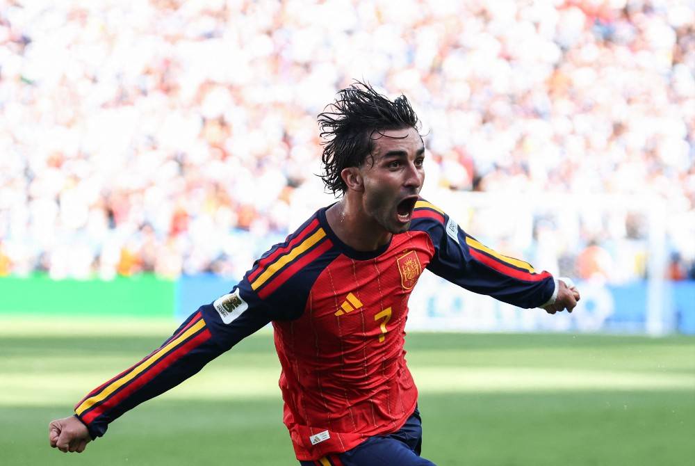 Spain's forward #07 Ferran Torres celebrates scoring his team's first goal during the 2026 World Cup football tournament final match between Spain and Argentina at the New York/New Jersey Stadium in East Rutherford on July 19, 2026. - (Photo by FRANCK FIFE / AFP)