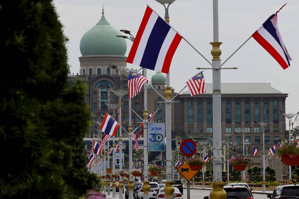 The BEZ initiative also builds on an already strong economic relationship between the two neighbouring countries, he said, noting that bilateral trade reportedly reached US$27.7 billion in 2025.
--fotoBERNAMA (2026) HAK CIPTA TERPELIHARA