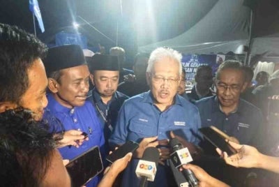 Hamzah speaks to reporters after the BN-PN Parliamentary Candidate Introduction Grand Ceramah Programme at the Felda Bukit Rokan Polling District Centre (PDM) in Tampin on Tuesday night.
