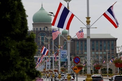 The BEZ initiative also builds on an already strong economic relationship between the two neighbouring countries, he said, noting that bilateral trade reportedly reached US$27.7 billion in 2025.
--fotoBERNAMA (2026) HAK CIPTA TERPELIHARA