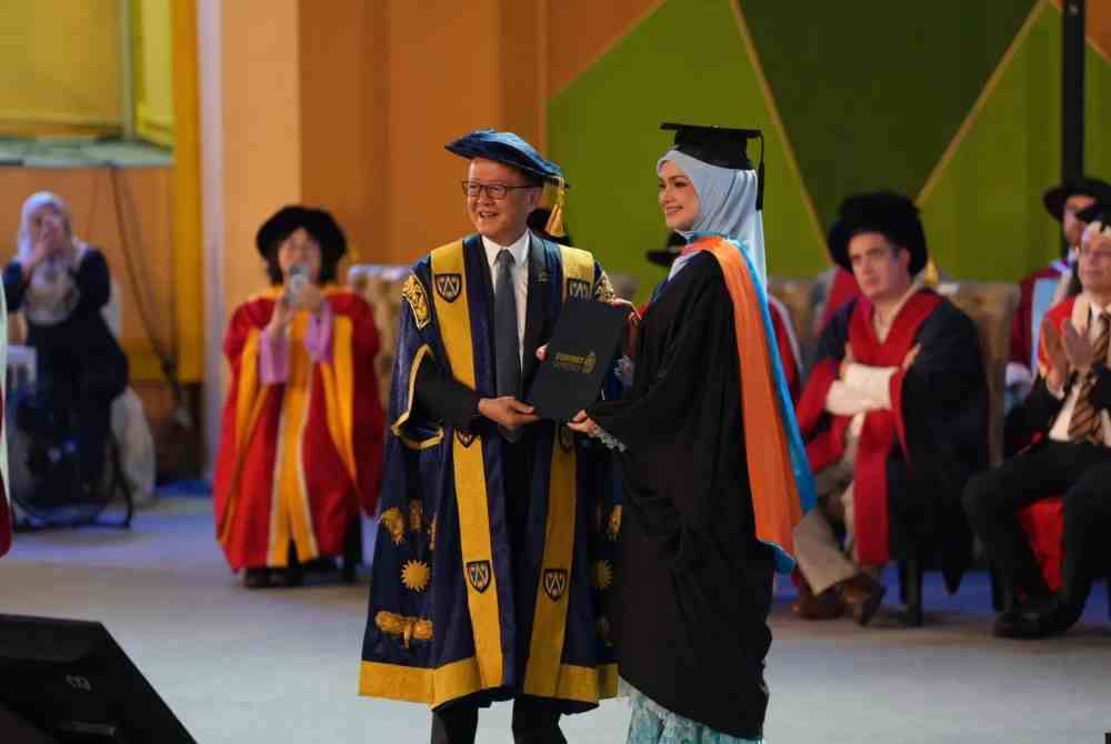 Siti Nurhaliza (right) describes the honorary degree conferred by Sunway University as a deeply meaningful honour. Photo: Facebook/ @SitiNurhaliza