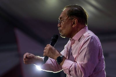 Prime Minister and PH chairman Datuk Seri Anwar Ibrahim during a PH campaign rally in conjunction with the upcoming Negeri Sembilan state election, last night. - Photo by Bernama
