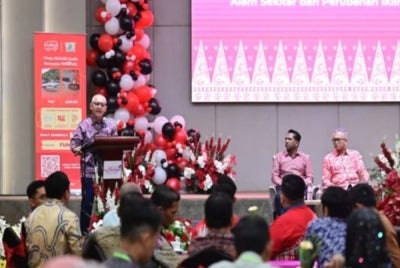 State Tourism, Culture, Environment, and Climate Change Committee chairman Datuk Razali Idris (left) 
