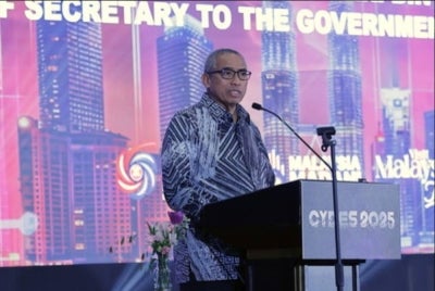 Chief Secretary to the Government Tan Sri Shamsul Azri Abu Bakar has directed that immediate measures be taken to address several critical service issues affecting the Universiti Malaya Medical Centre (UMMC). - BERNAMA FILE PIX