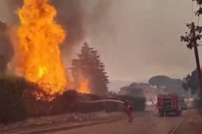 More than 10,000 people have been evacuated from the municipalities of Villa del Prado, San Martin de Valdeiglesias, Pelayos de la Presa and Aldea del Fresno. (Photo by Handout / X account of Spain's Military Emergencies Unit UME (@UMEgob) / AFP) / RESTRICTED TO EDITORIAL USE - MANDATORY CREDIT "AFP PHOTO / X account of Spain's Military Emergencies Unit UME (@UMEgob) /