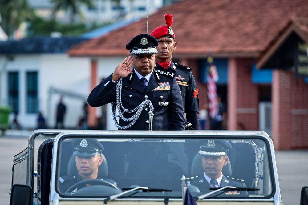 Deputy Inspector-General of Police Tan Sri Ayob Khan Mydin Pitchay salutes at the Deputy Inspector-General of Police Retirement Ceremony at the Police Training Centre (Pulapol), Kuala Lumpur today on July 26, 2026. (BERNAMA PHOTO)