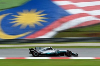 Mercedes' Finnish driver Valtteri Bottas drives his car during the Formula One Malaysia Grand Prix in Sepang on October 1, 2017. (Photo by MANAN VATSYAYANA / AFP)