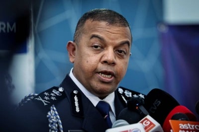Outgoing Deputy Inspector-General of Police Tan Sri Ayob Khan Mydin Pitchay speaking at a press conference following the handover-of-duties ceremony at the Police Training Centre (Pulapol) Kuala Lumpur here today.
Bukit Aman Special Branch Director Datuk Seri Ibrahim Darus has been appointed as the Acting Deputy Inspector-General of Police, effective today. (BERNAMA PHOTO