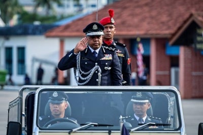Deputy Inspector-General of Police Tan Sri Ayob Khan Mydin Pitchay salutes at the Deputy Inspector-General of Police Retirement Ceremony at the Police Training Centre (Pulapol), Kuala Lumpur today on July 26, 2026. (BERNAMA PHOTO)