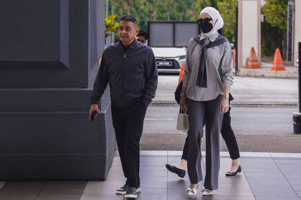 Former army chief Tan Sri Muhammad Hafizuddeain Jantan and his wife, Salwani Anuar @ Kamaruddin at the Kuala Lumpur Courts Complex, today. - Photo by Bernama