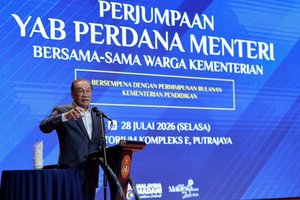 Prime Minister Datuk Seri Anwar Ibrahim giving his speech during a meeting with Education Ministry staff today. Photo by Bernama