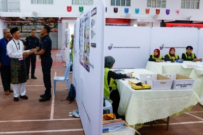 This figure comprises 1,431 military personnel and 925 police officers, along with their spouses.
-- fotoBERNAMA (2026) COPYRIGHT RESERVED