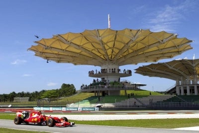 Bahrain will fully bear the Formula One (F1) rights fees of USD70 million (RM298 million) to USD80 million for the Gulf Air Bahrain Grand Prix in Malaysia, according to SIC. - BERNAMA FILE PIX