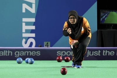 Malaysia's women's pairs lawn bowls player Syafiqa Haidar Afif Abdul Rahman in action against Scotland's Beth Riva and Caroline Brown at the Glasgow 2026 Commonwealth Games at the Scottish Event Campus (SEC) on July 27, 2026. Malaysia won the match 5-3, 5-1 (2-0). - Photo by Bernama