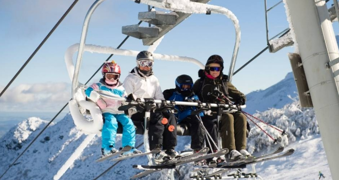 A winter holiday is incomplete without experiencing the fun of playing in the snow at the Victoria Snowfields, renowned for their stunning scenery and family-friendly activities.