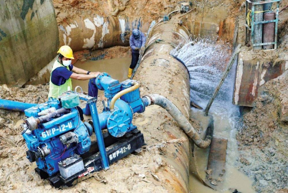 Physical losses, mainly caused by ageing infrastructure, leaks, pipe bursts, faulty service connections and reservoir overflows, account for about 75 to 85 per cent of Malaysia’s NRW. Photo: Air Selangor