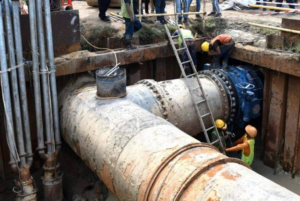 Water operators across Malaysia are adopting technology and best practices to reduce NRW, but sustained investment, stronger asset management and federal support remain essential for long-term progress. Photo: Bernama