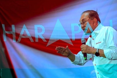 Hours before campaigning officially ends at 11.59 pm today, Prime Minister Datuk Seri Anwar Ibrahim turned to social media to deliver his final appeal to voters ahead of polling day. Bernama FILE PIX