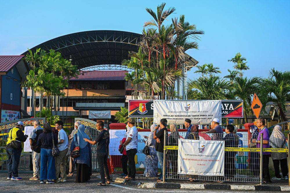 A total of 401 polling centres involving 1,668 streams for the 16th Negeri Sembilan state election opened simultaneously at 8am today, with 859,760 registered voters, including 7,391 postal voters, eligible to cast their ballots in the contest for the 36 state seats. Photo by Bernama