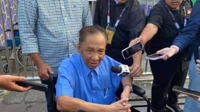 Datuk Seri Mohamad Hasan's eldest brother, Datuk Azman Hasan, arrived to cast his vote at SJKC Chung Hua, today.