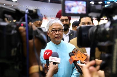 The Sultan of Pahang, Al-Sultan Abdullah Ri'ayatuddin Al-Mustafa Billah Shah, today stressed that every inch of the state's land must be protected from illegal encroachment and unlawful occupation. - BERNAMA FILE PIX